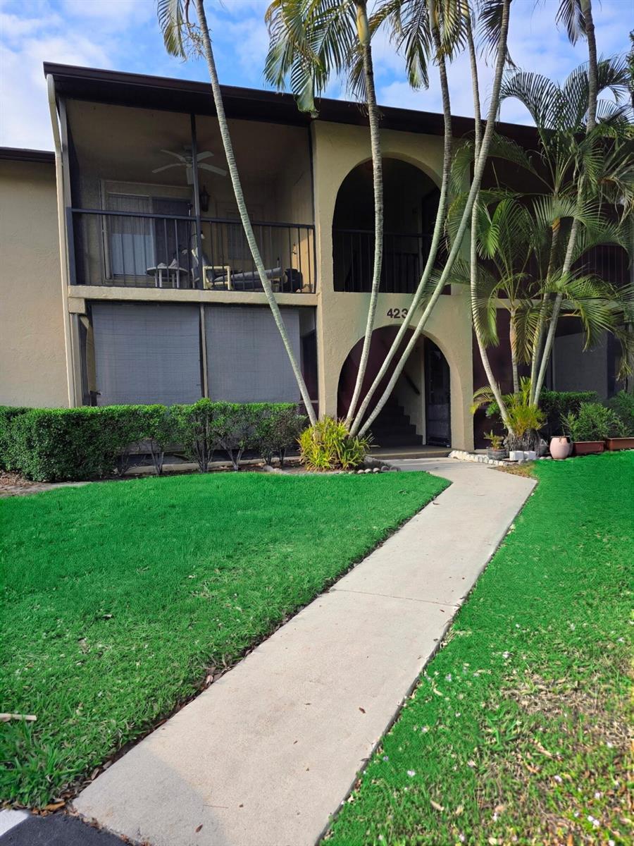 423 Pine Glen Lane # 1, FL 33463