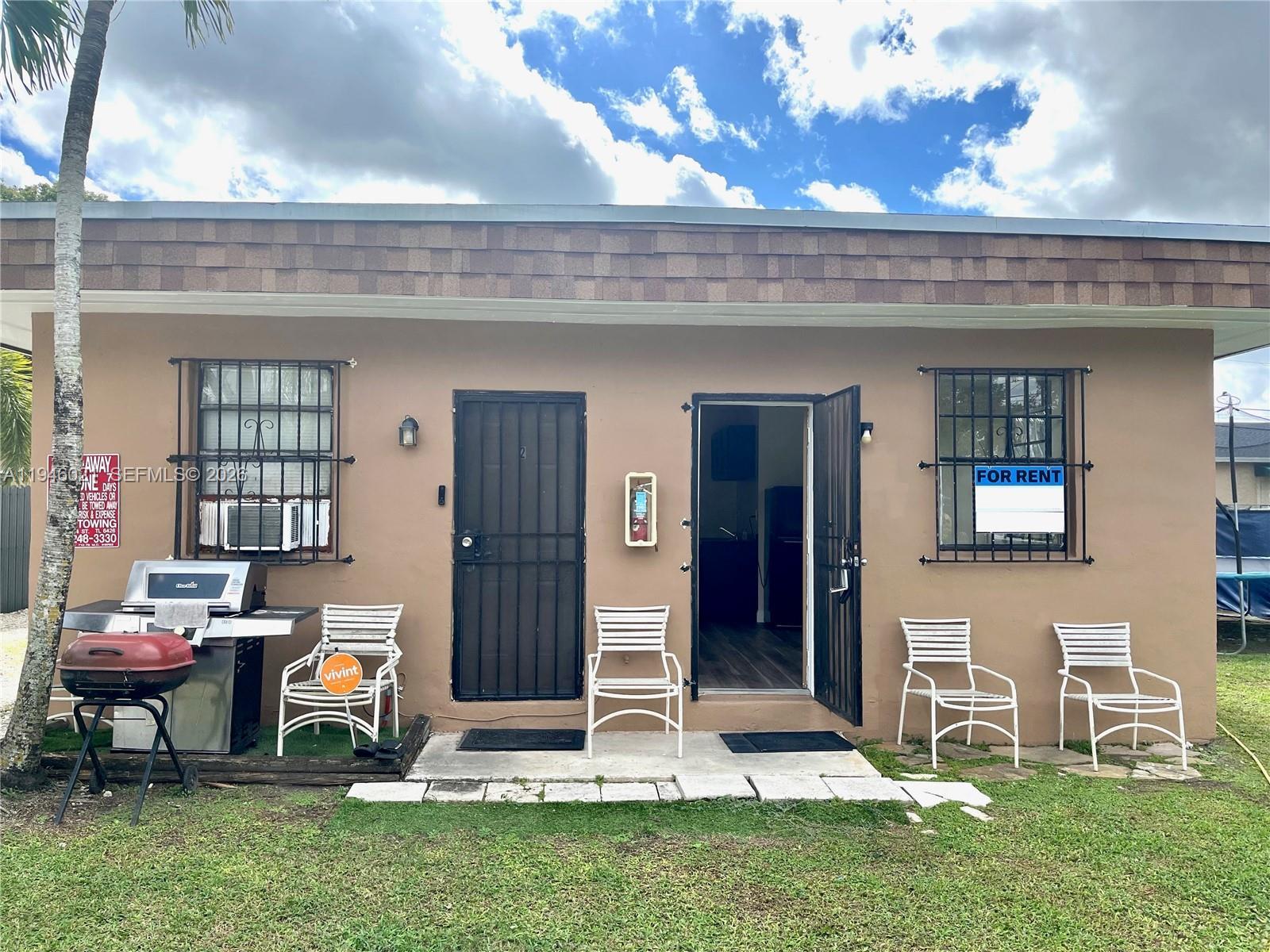645 NW 1st St, Florida City FL 33034