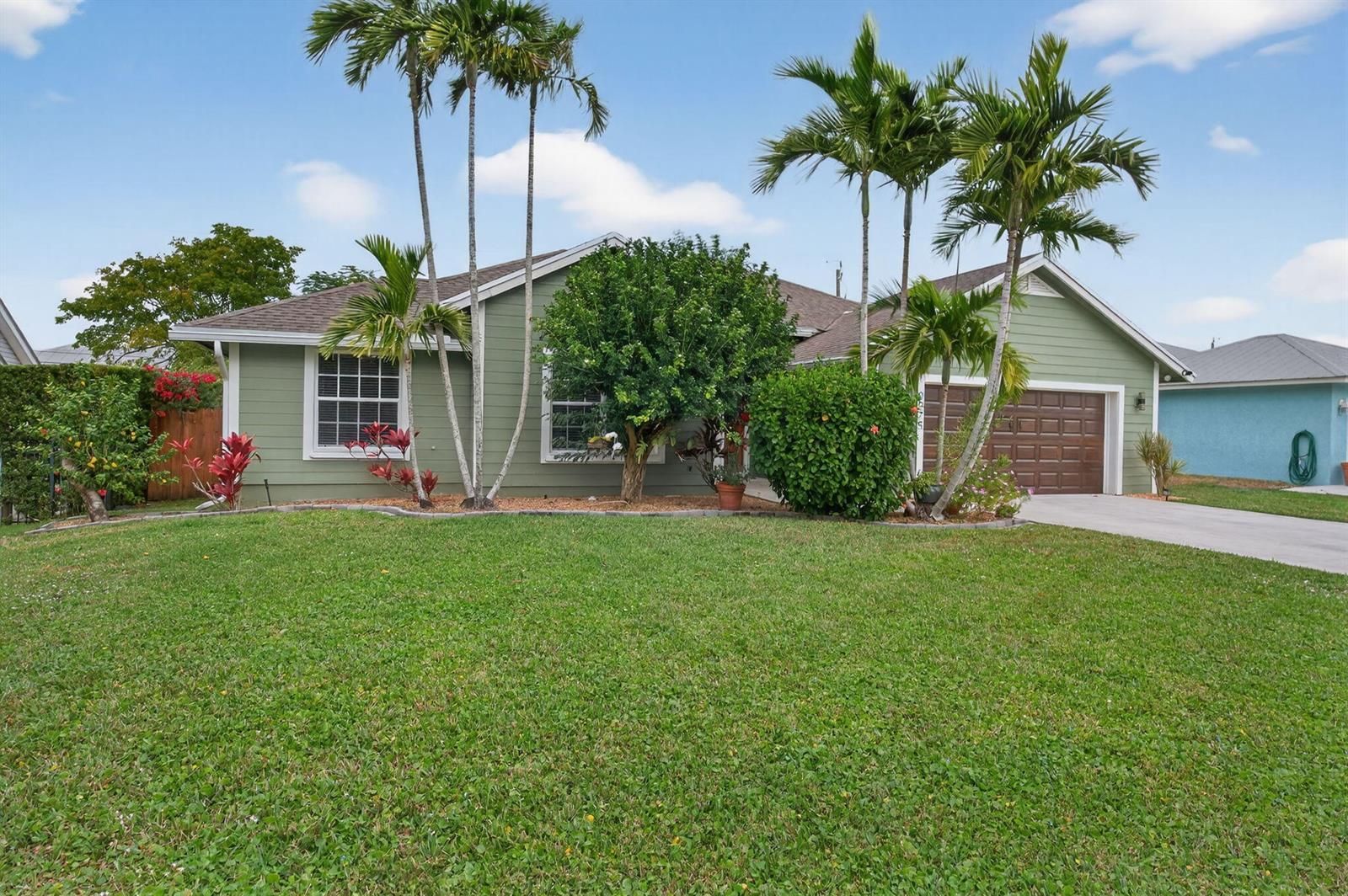 9275 SE Mercury Street, Hobe Sound FL 33455 photo 2