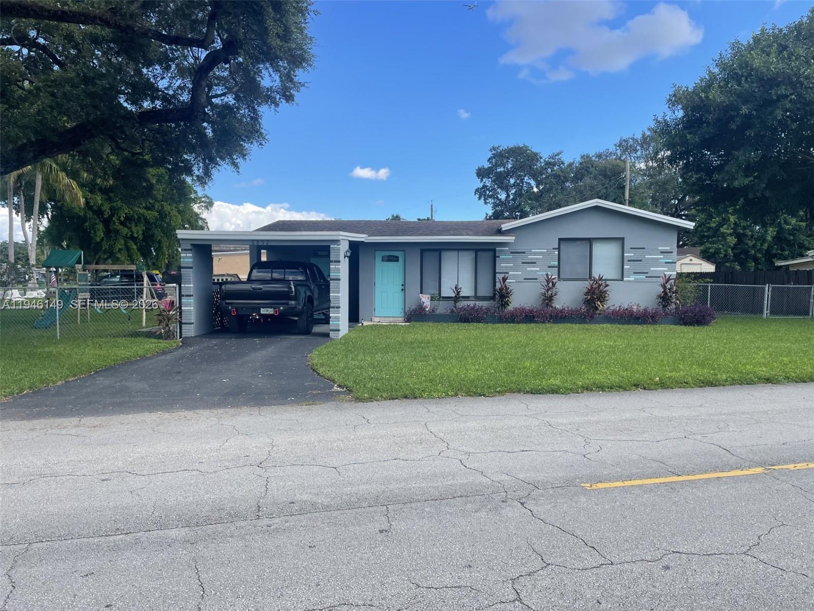 6852 SW 11th St, Pembroke Pines FL 33023