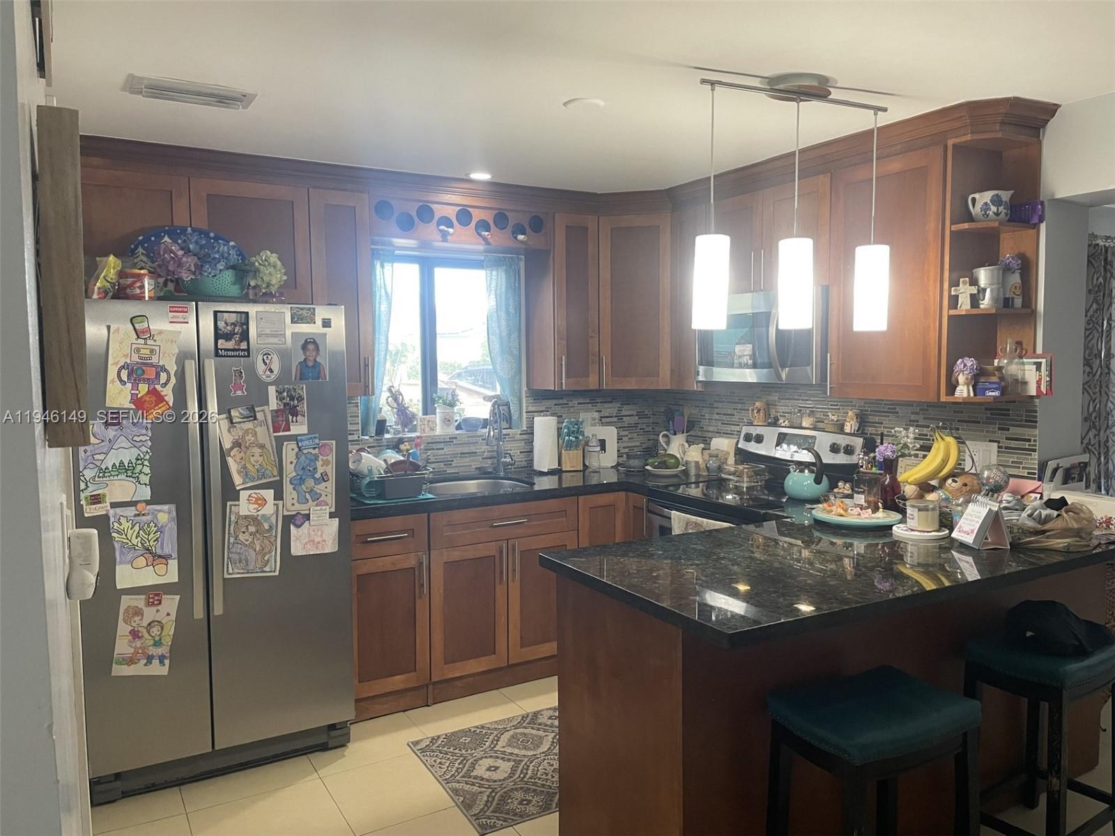 6852 SW 11th St, Pembroke Pines FL 33023 photo 4