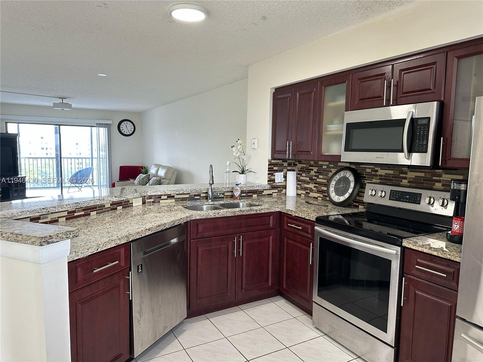 2240 N Cypress Bend Dr # 805, Pompano Beach FL 33069