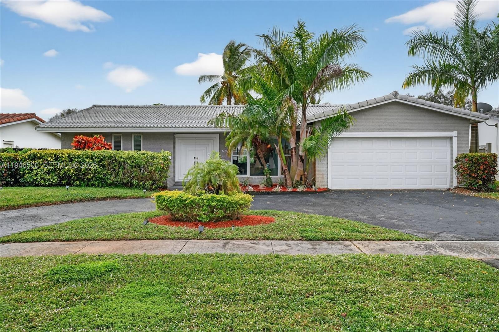 4710 Grant St, Hollywood FL 33021 photo 2