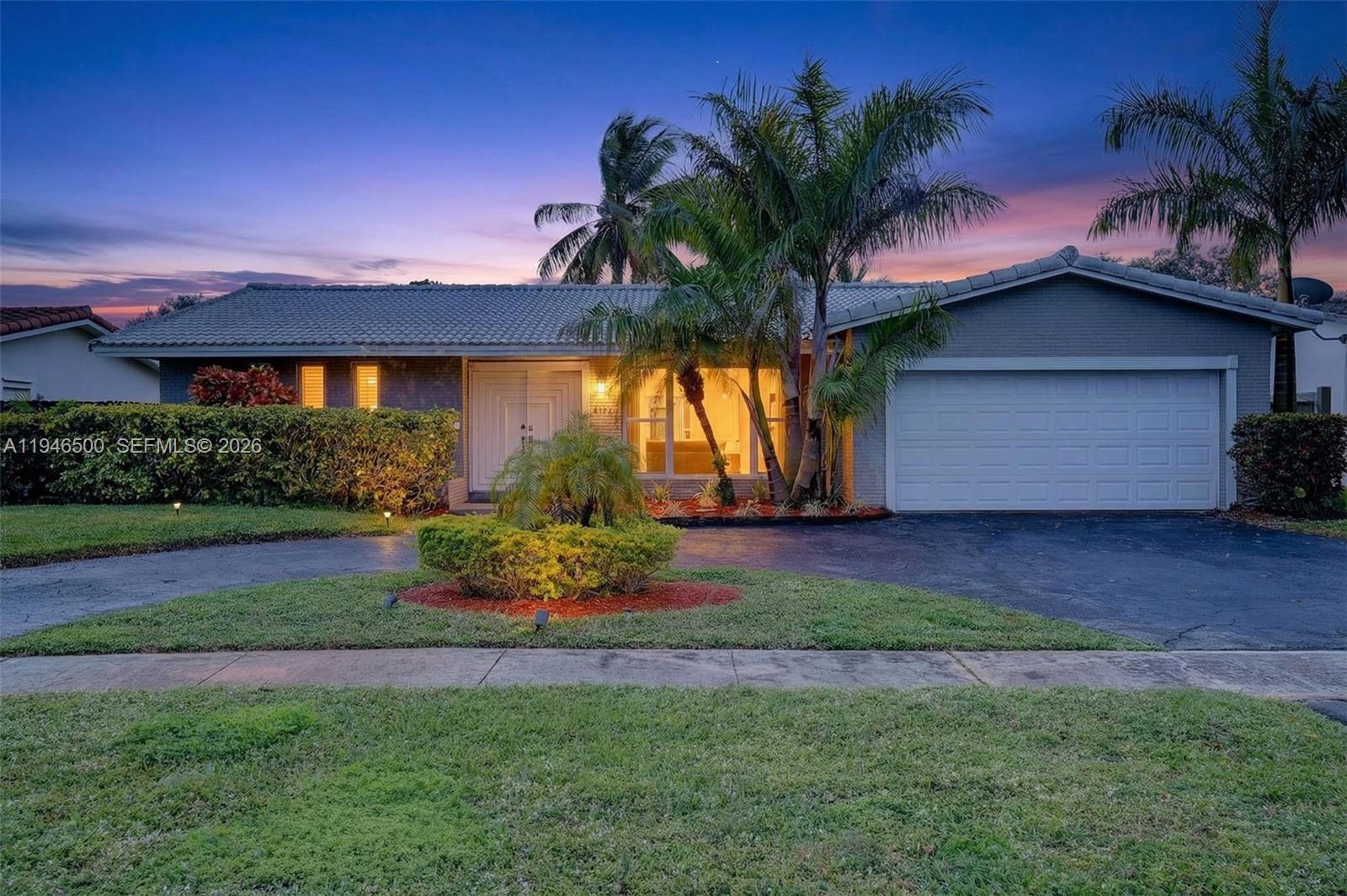 4710 Grant St, Hollywood FL 33021