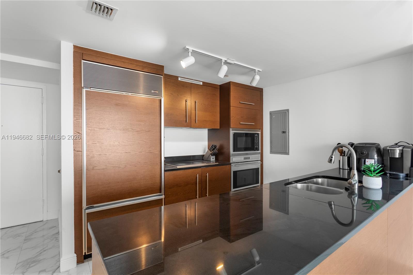 465 Brickell Ave # 5505, Miami FL 33131 photo 2