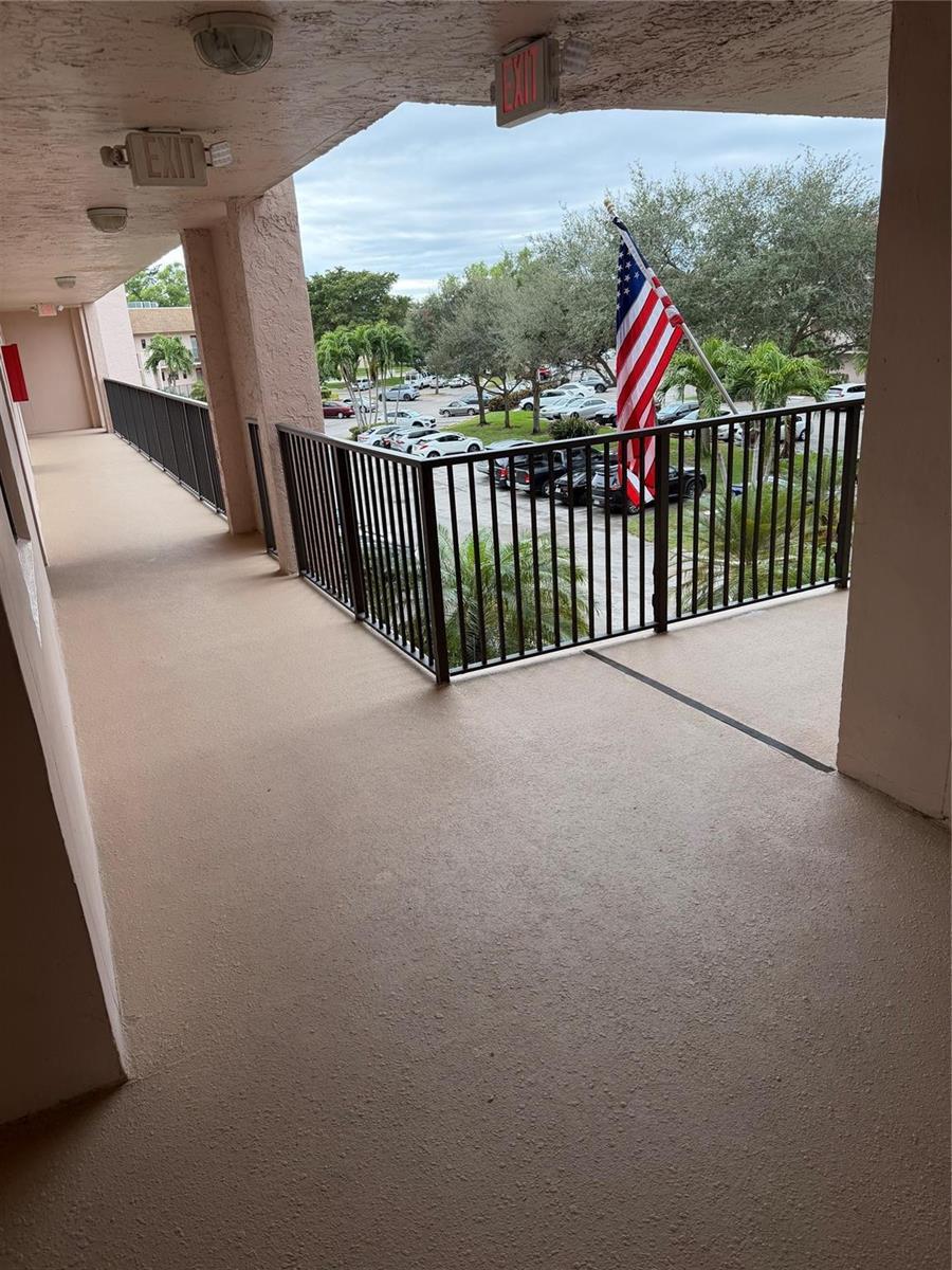 10145 Sunrise Lakes # 308, Sunrise FL 33322 photo 2