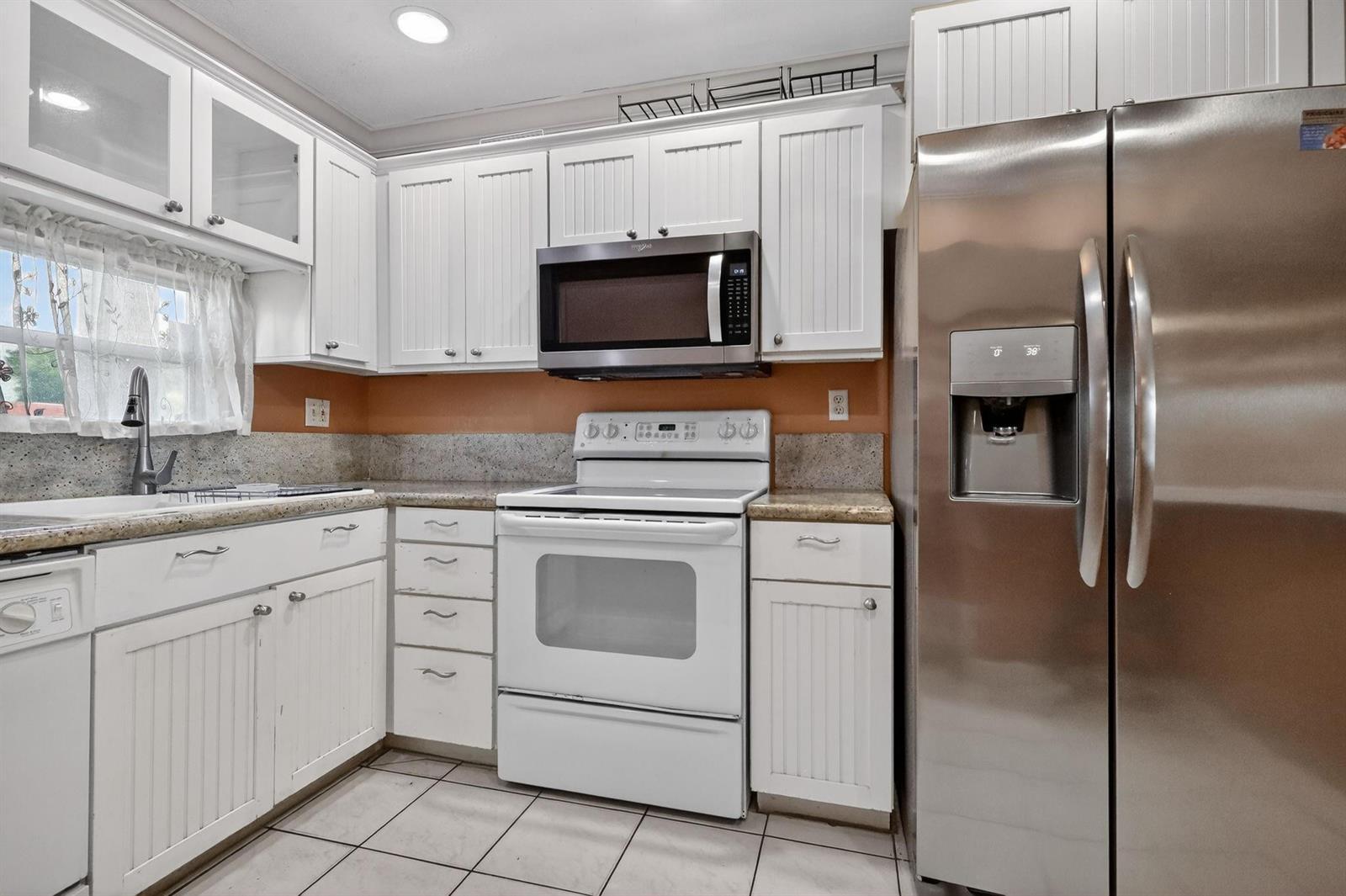 9410 N Hollybrook Lake Drive # 303, Pembroke Pines FL 33025 photo 2