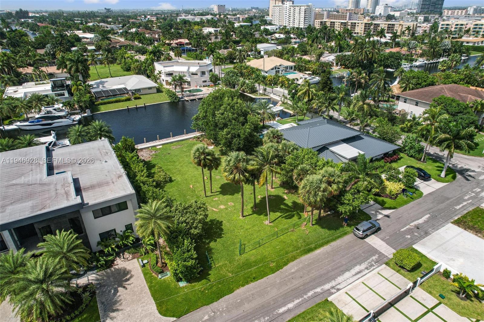 606 Palm Dr, Hallandale Beach FL 33009 photo 4