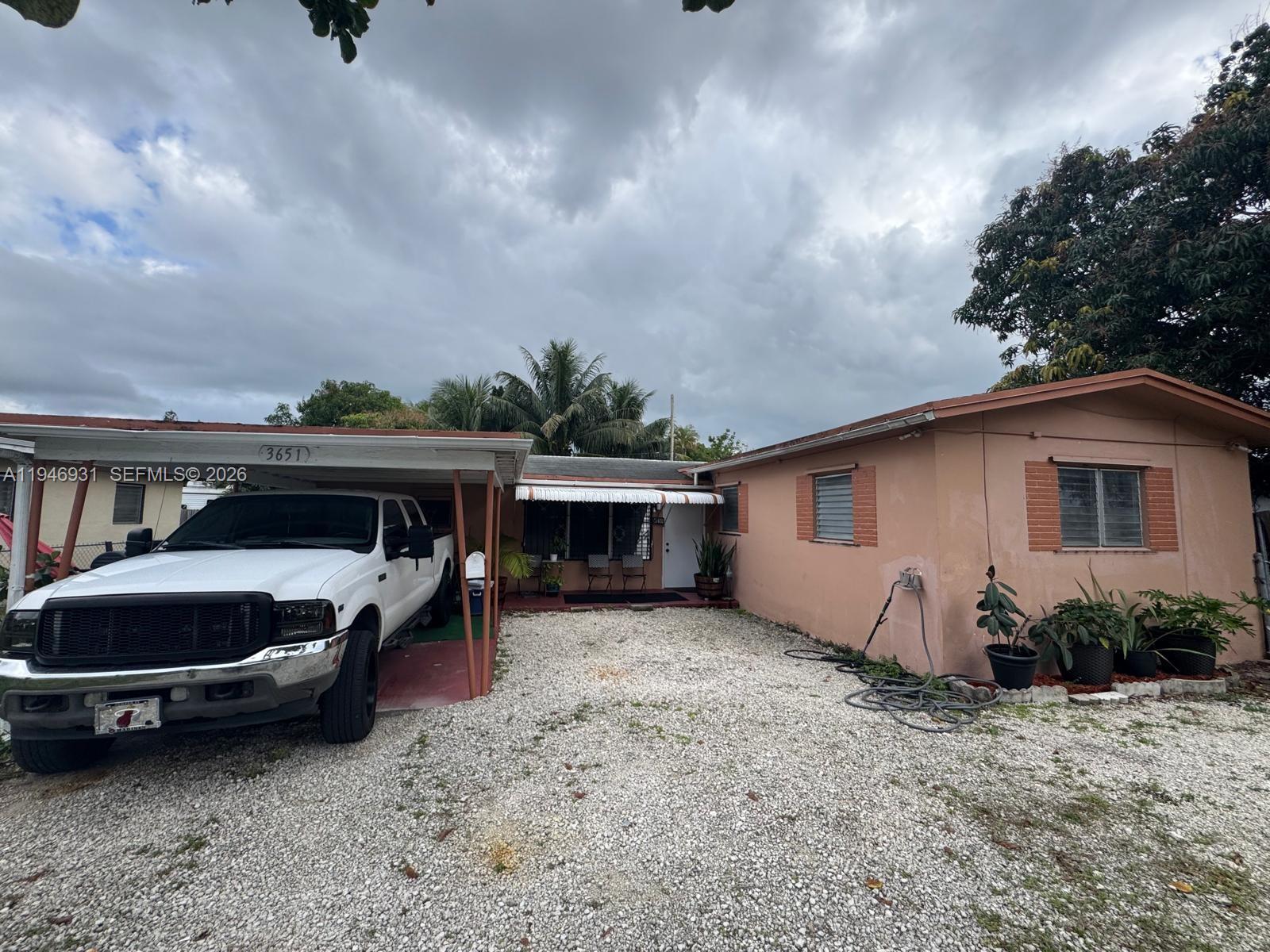 3651 SW 40th Ave, West Park FL 33023