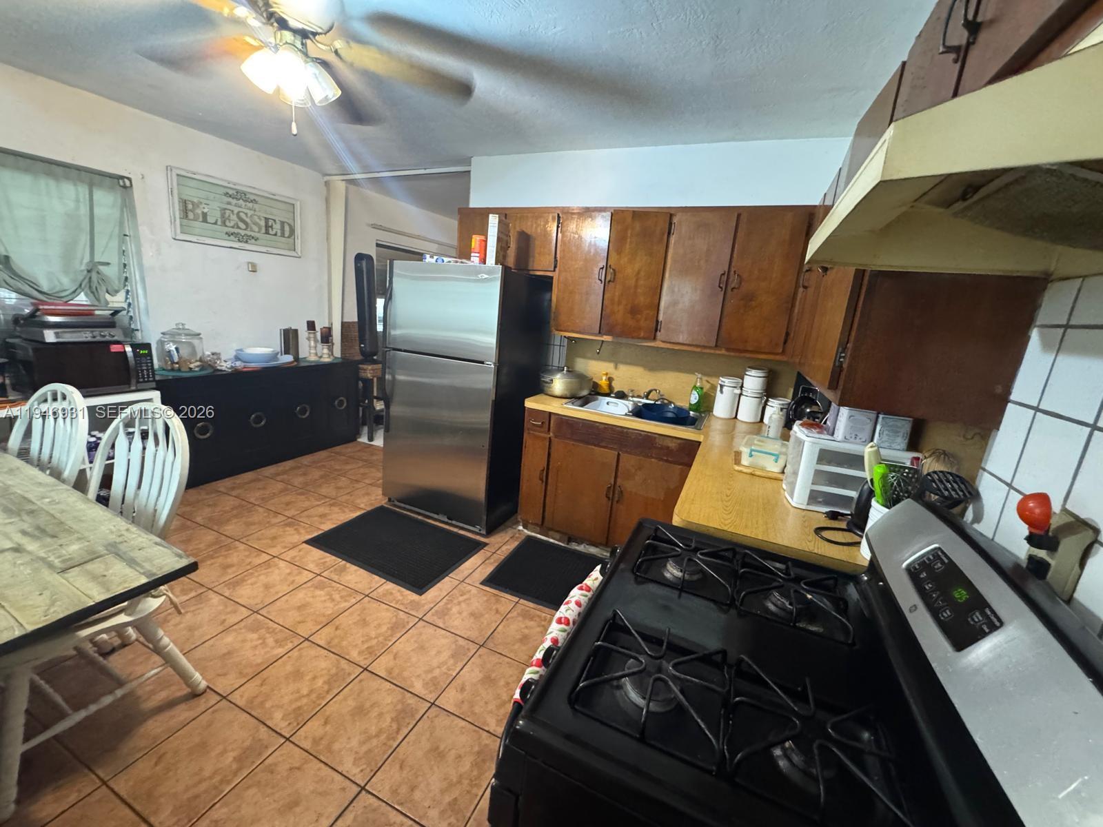 3651 SW 40th Ave, West Park FL 33023 photo 4