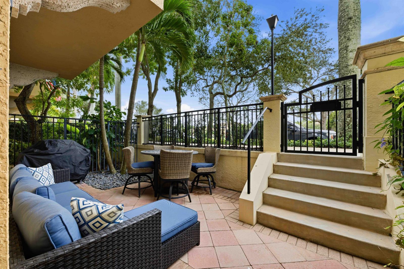 11850 Valencia Gardens Avenue, Palm Beach Gardens FL 33410 photo 2