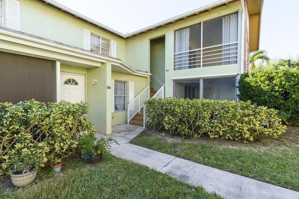 12036 Alternate A1a # B4, Palm Beach Gardens FL 33410
