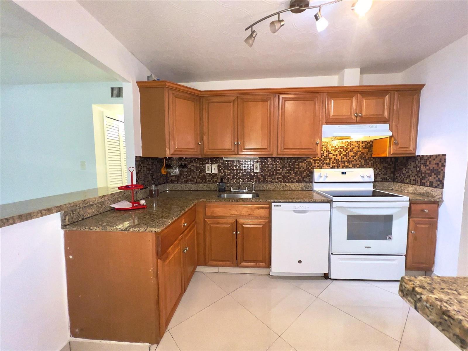 1021 NW 45th Street # 4, Deerfield Beach FL 33064 photo 2