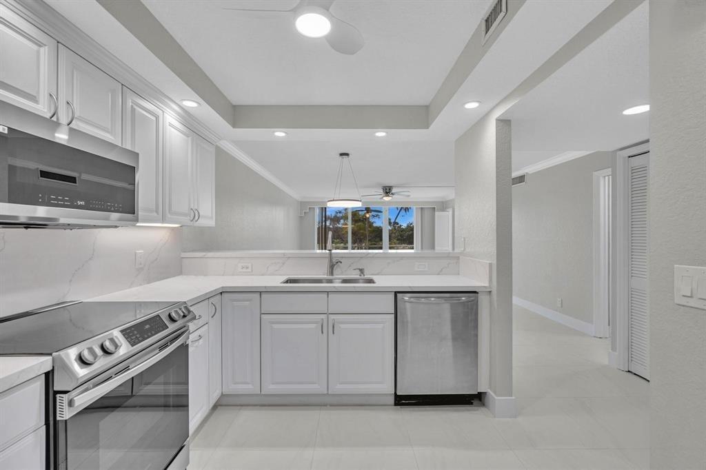 3800 Oaks Clubhouse Drive # 201, Pompano Beach FL 33069