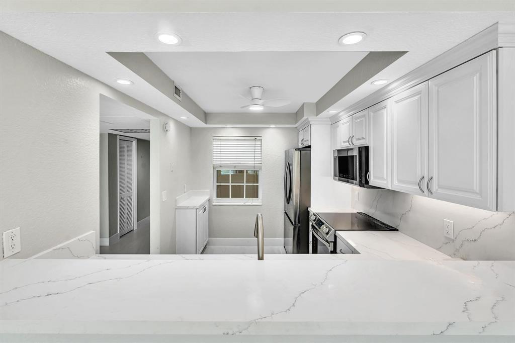3800 Oaks Clubhouse Drive # 201, Pompano Beach FL 33069 photo 5