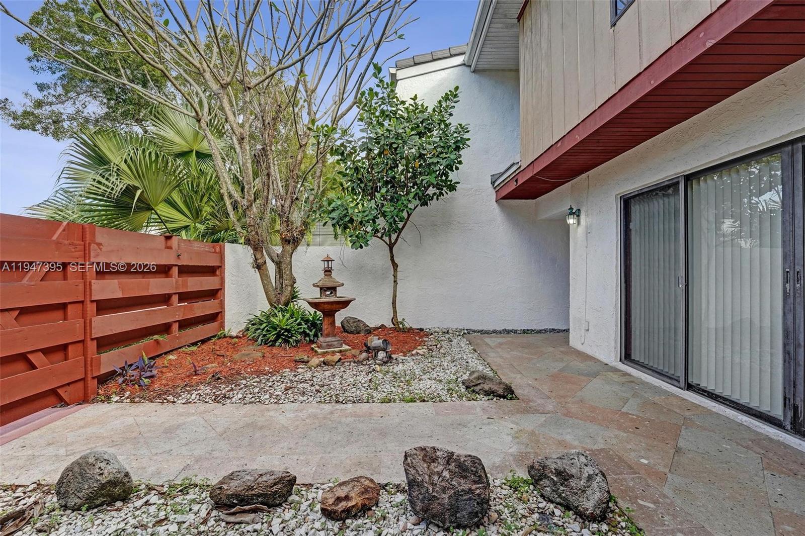 2990 Oaktree Ln # 338, Hollywood FL 33021 photo 2