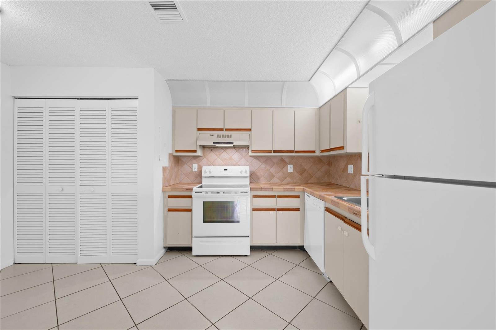 3574 NW 95th Terrace # 8q, Fort Lauderdale FL 33351 photo 4