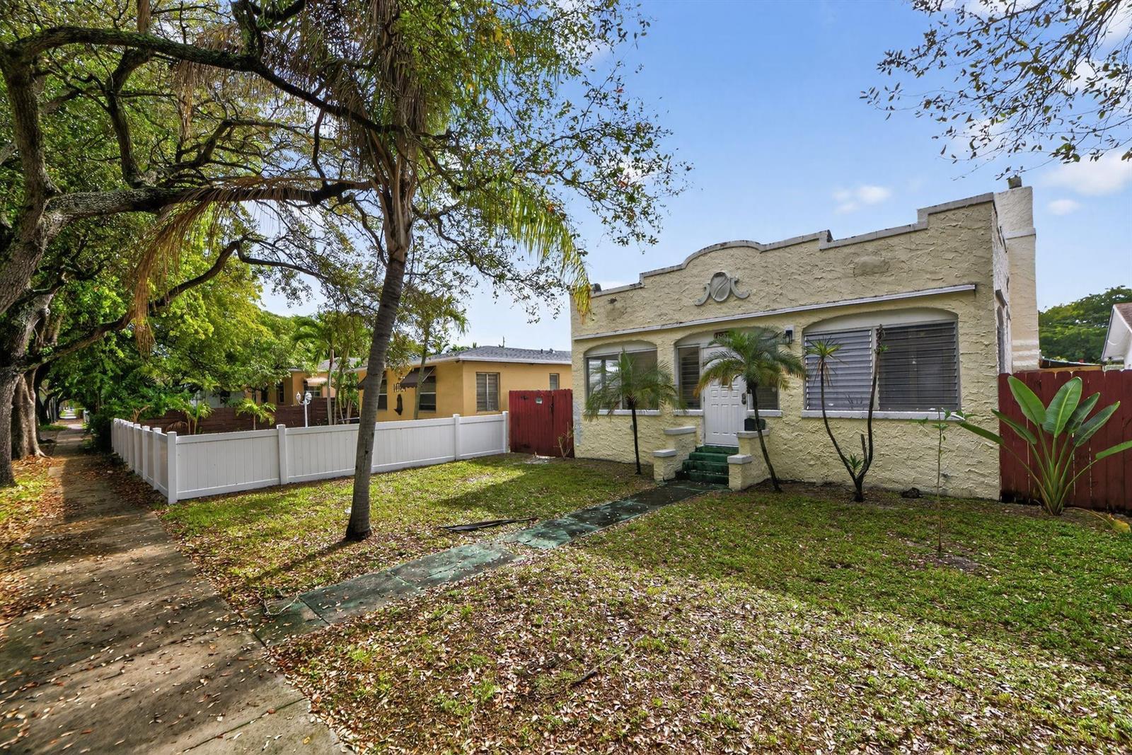 1934 Washington Street, Hollywood FL 33020