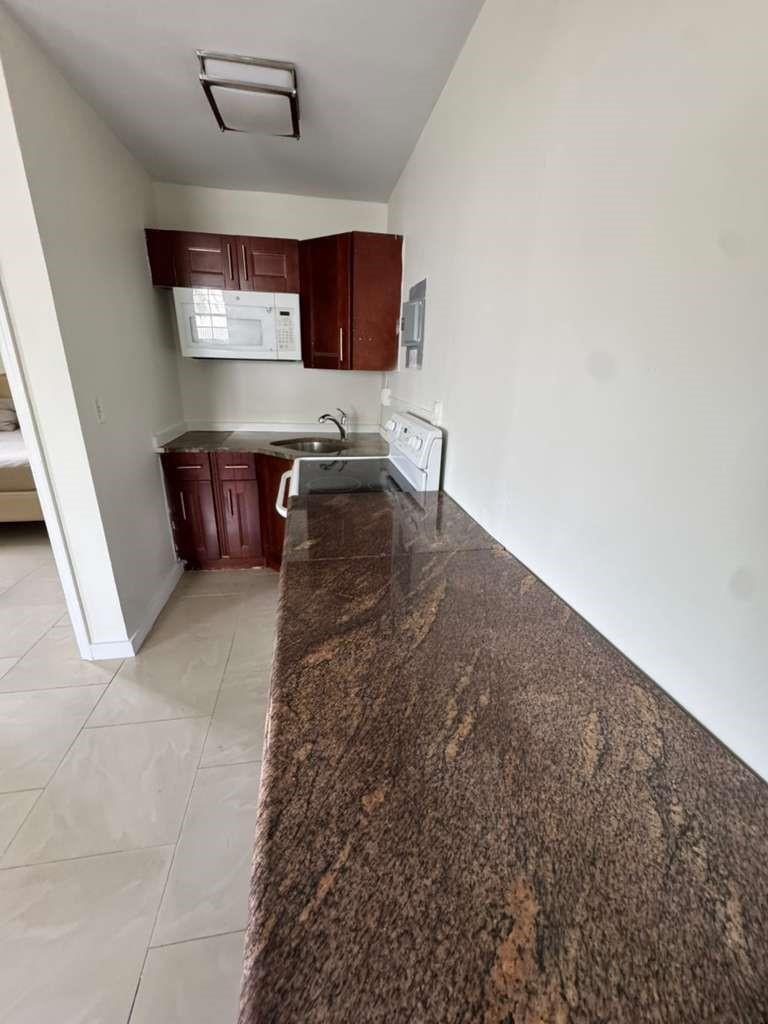 1042 Foster Road, Hallandale Beach FL 33009 photo 3