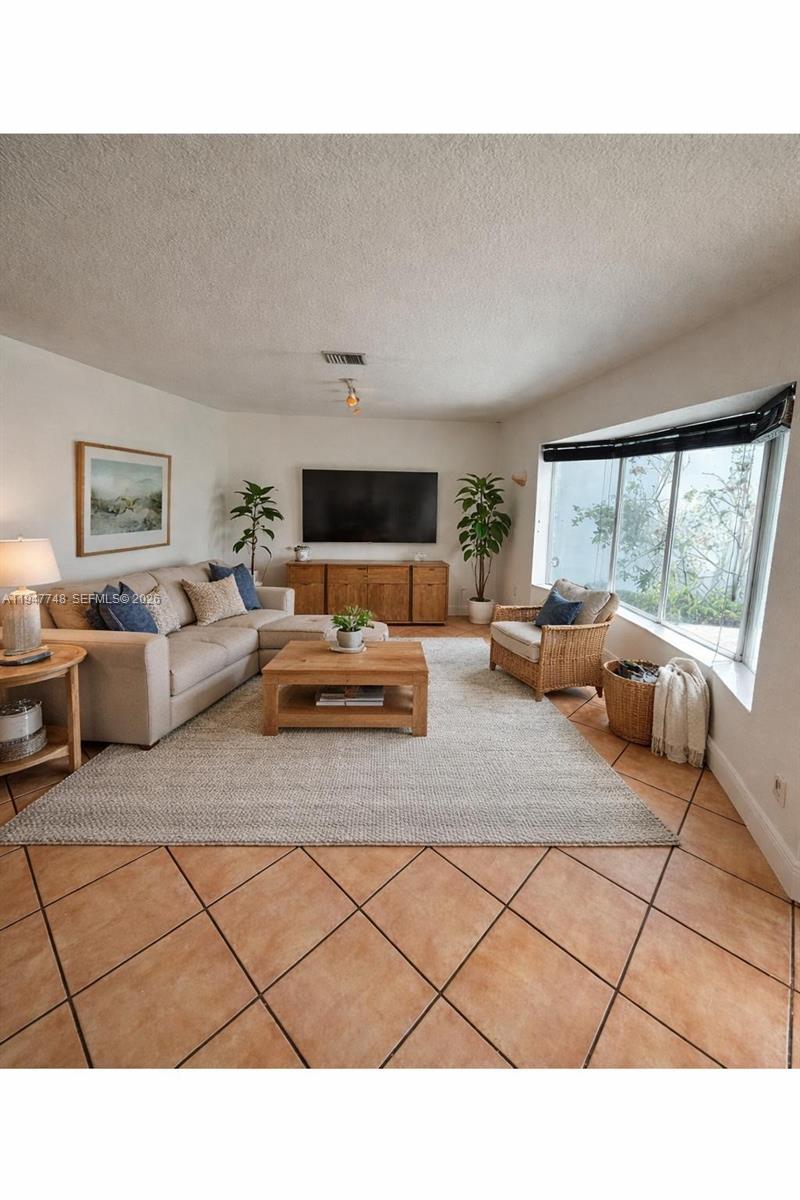 2104 N 14th Ct, Hollywood FL 33020 photo 2