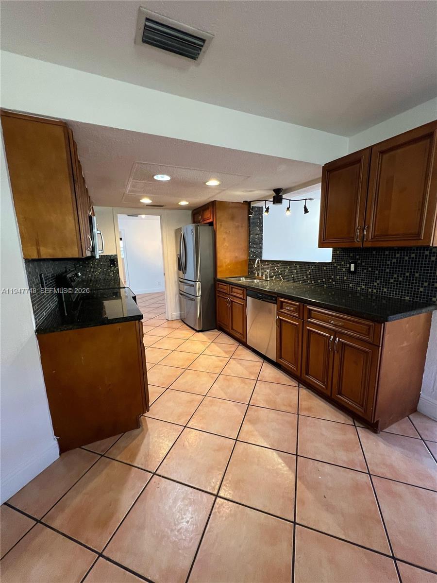 2104 N 14th Ct, Hollywood FL 33020 photo 3