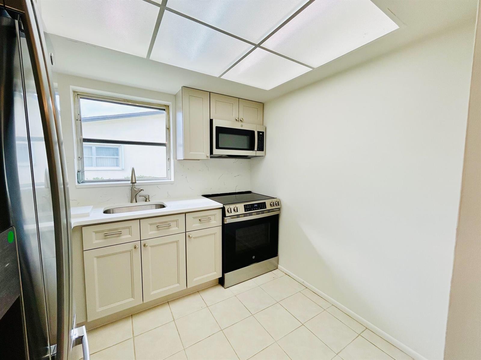 2878 Ashley Drive E # G, West Palm Beach FL 33415 photo 5