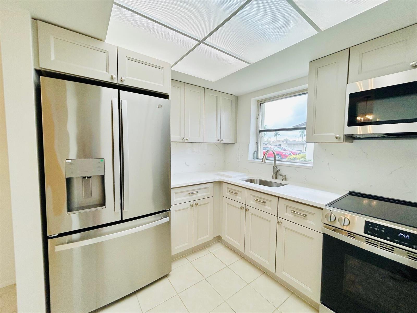 2878 Ashley Drive E # G, West Palm Beach FL 33415 photo 4