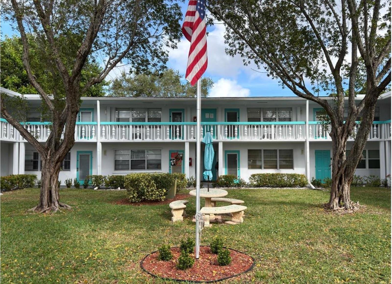 295 Newport T # 295, Deerfield Beach FL 33442 photo 2