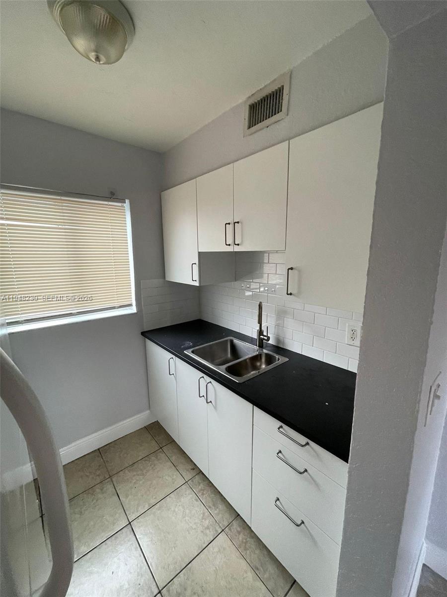 2330 NW 11th St # 9, Miami FL 33125 photo 4