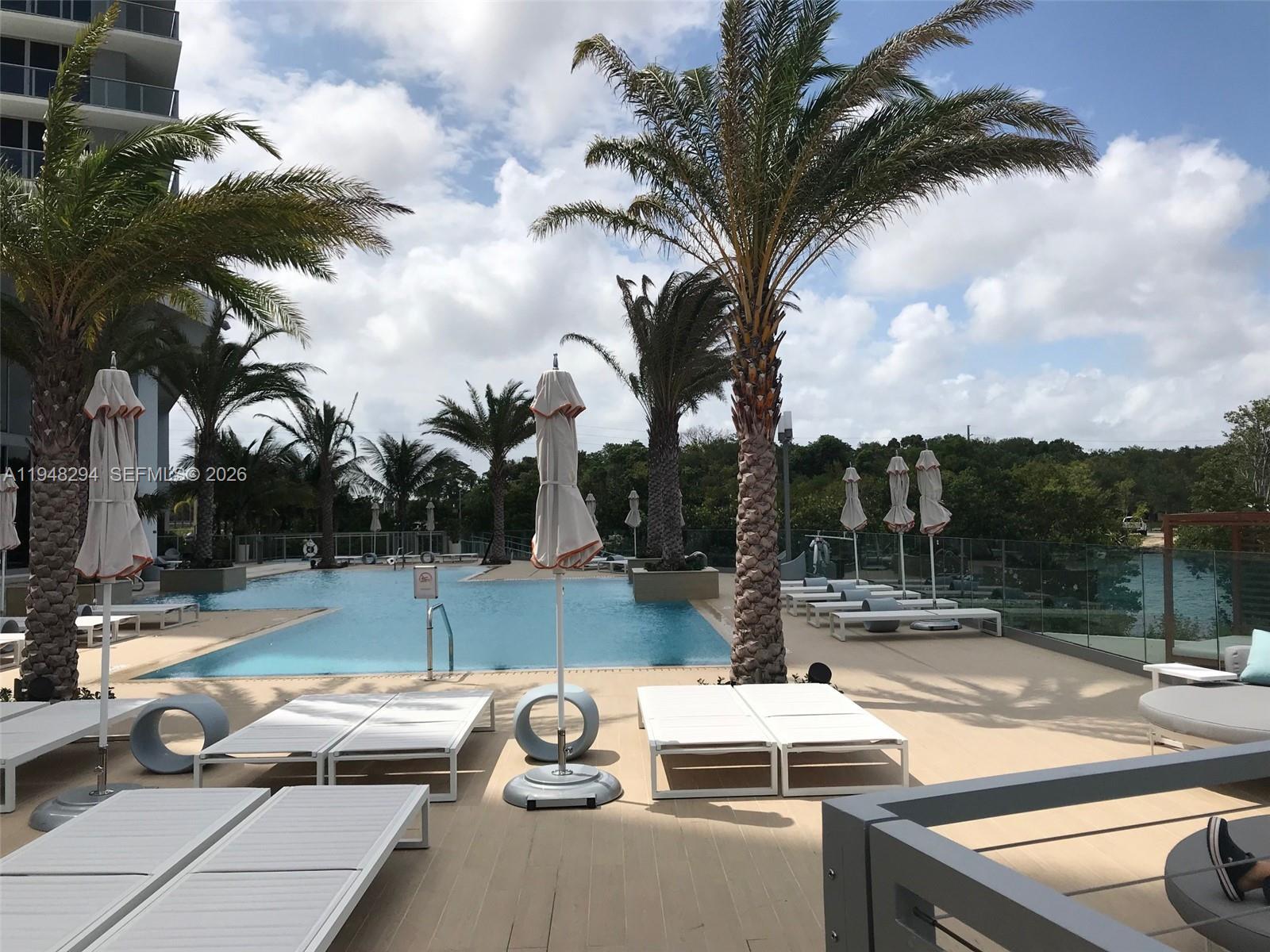 North Miami Beach, FL 33160 photo 2