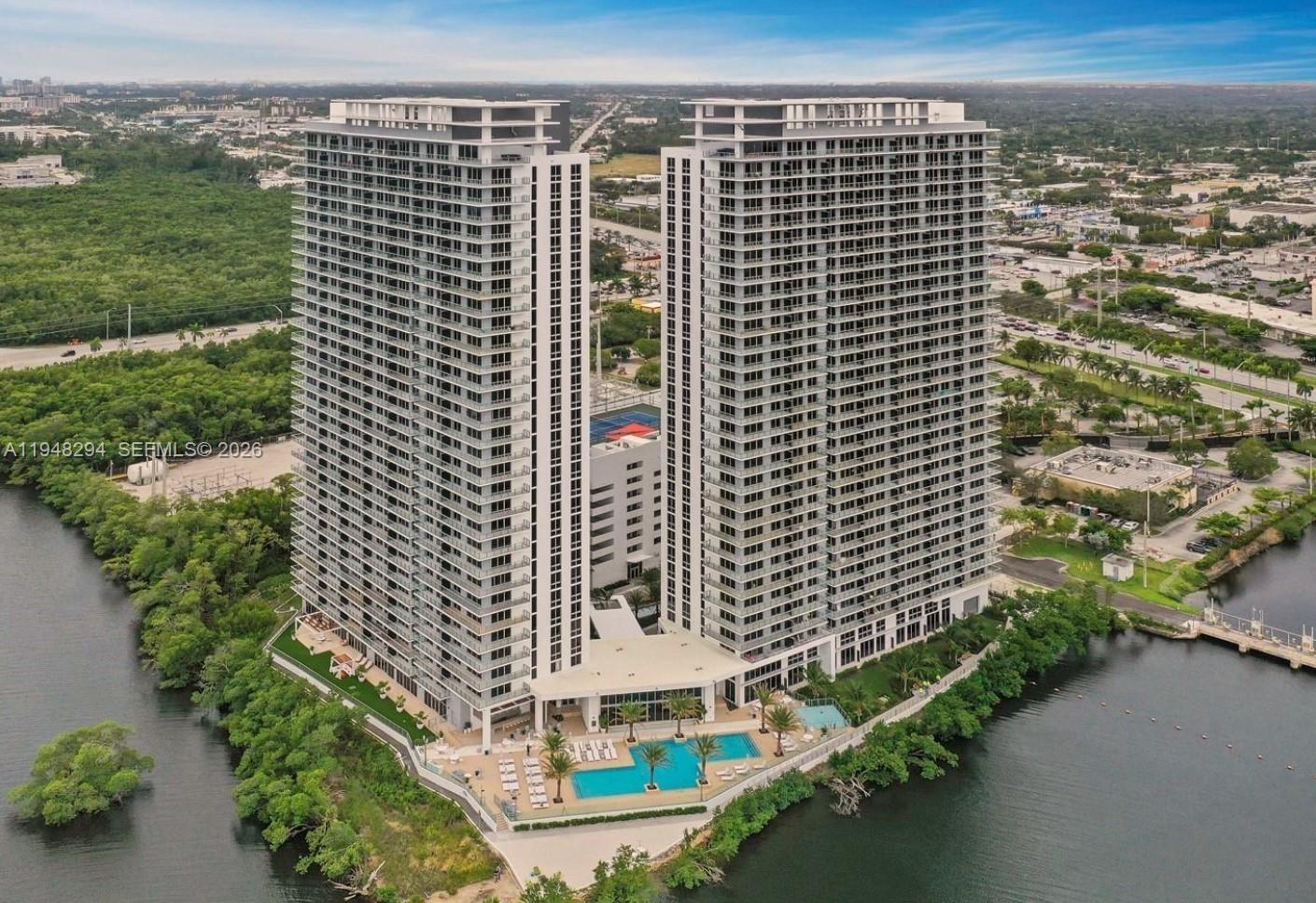 North Miami Beach, FL 33160 photo 4