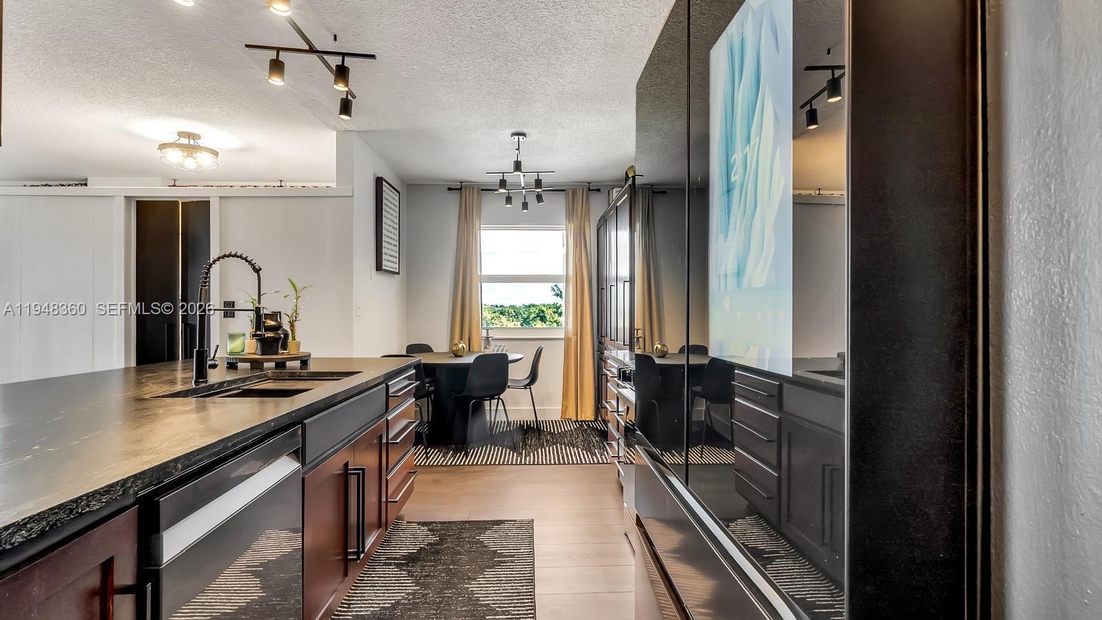 3800 Hillcrest Dr # 401, Hollywood FL 33021 photo 2