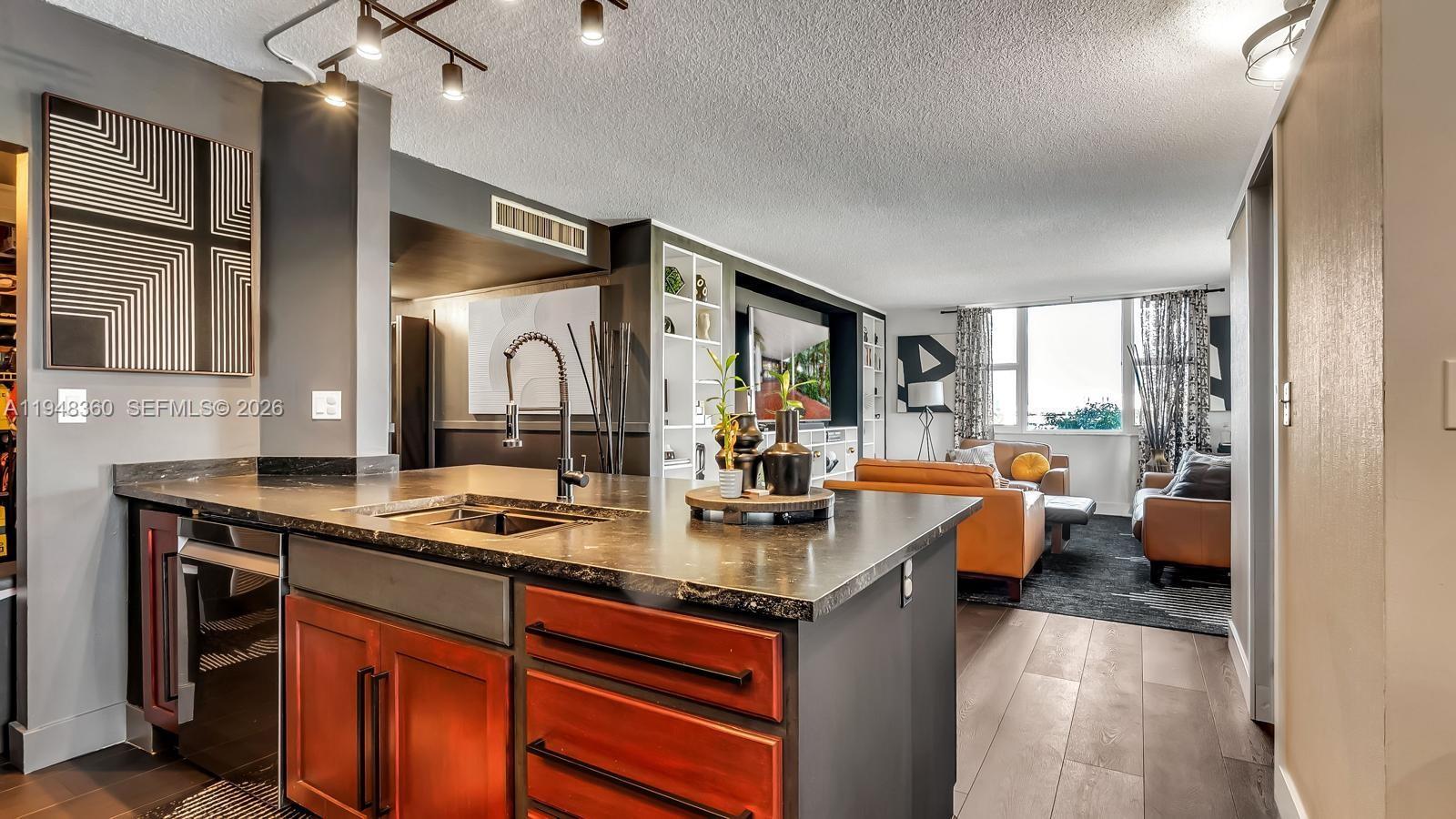3800 Hillcrest Dr # 401, Hollywood FL 33021