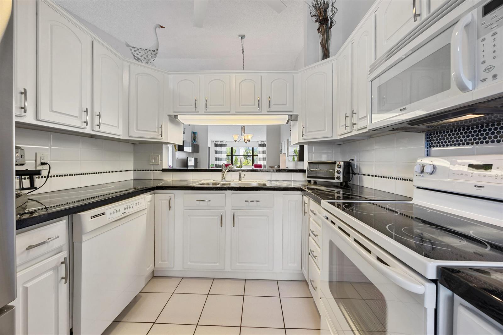 7673 Tahiti Lane # 203, Lake Worth FL 33467 photo 3