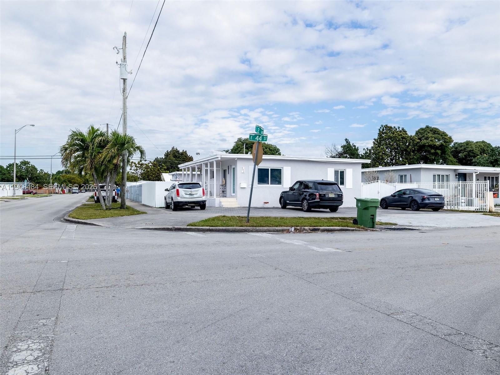 201 E 44th St, Hialeah FL 33013 photo 2