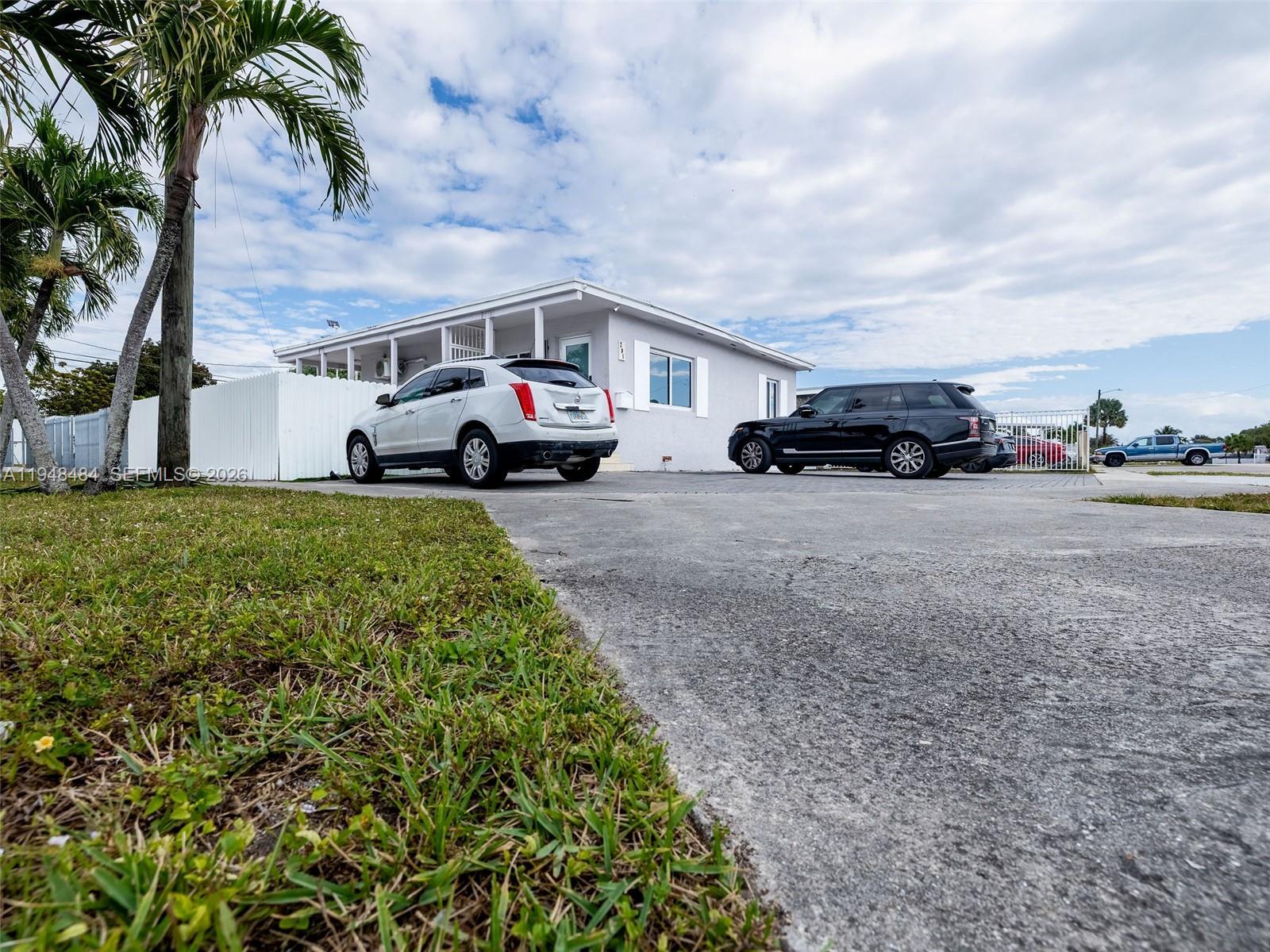 201 E 44th St, Hialeah FL 33013