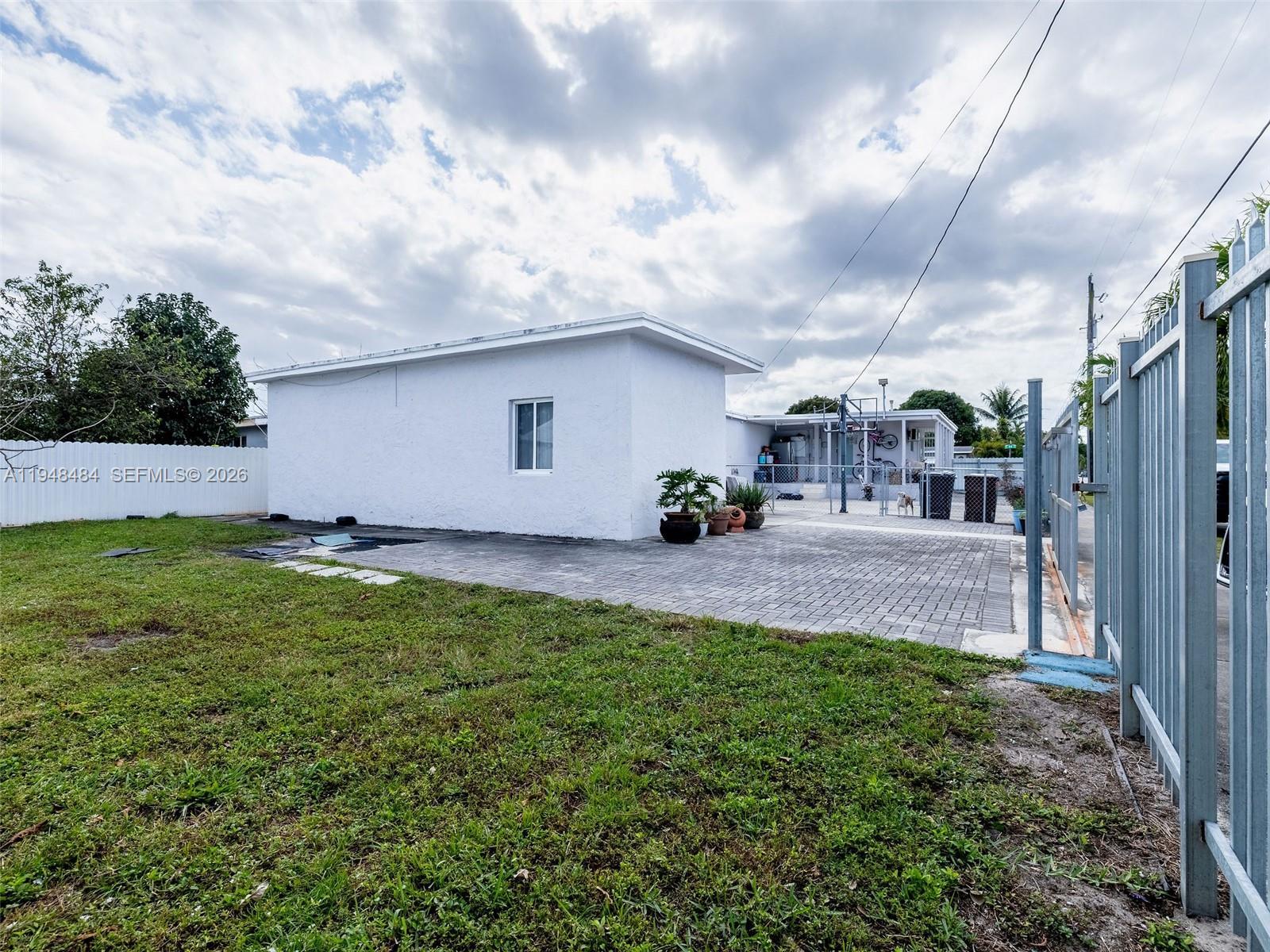 201 E 44th St, Hialeah FL 33013 photo 4