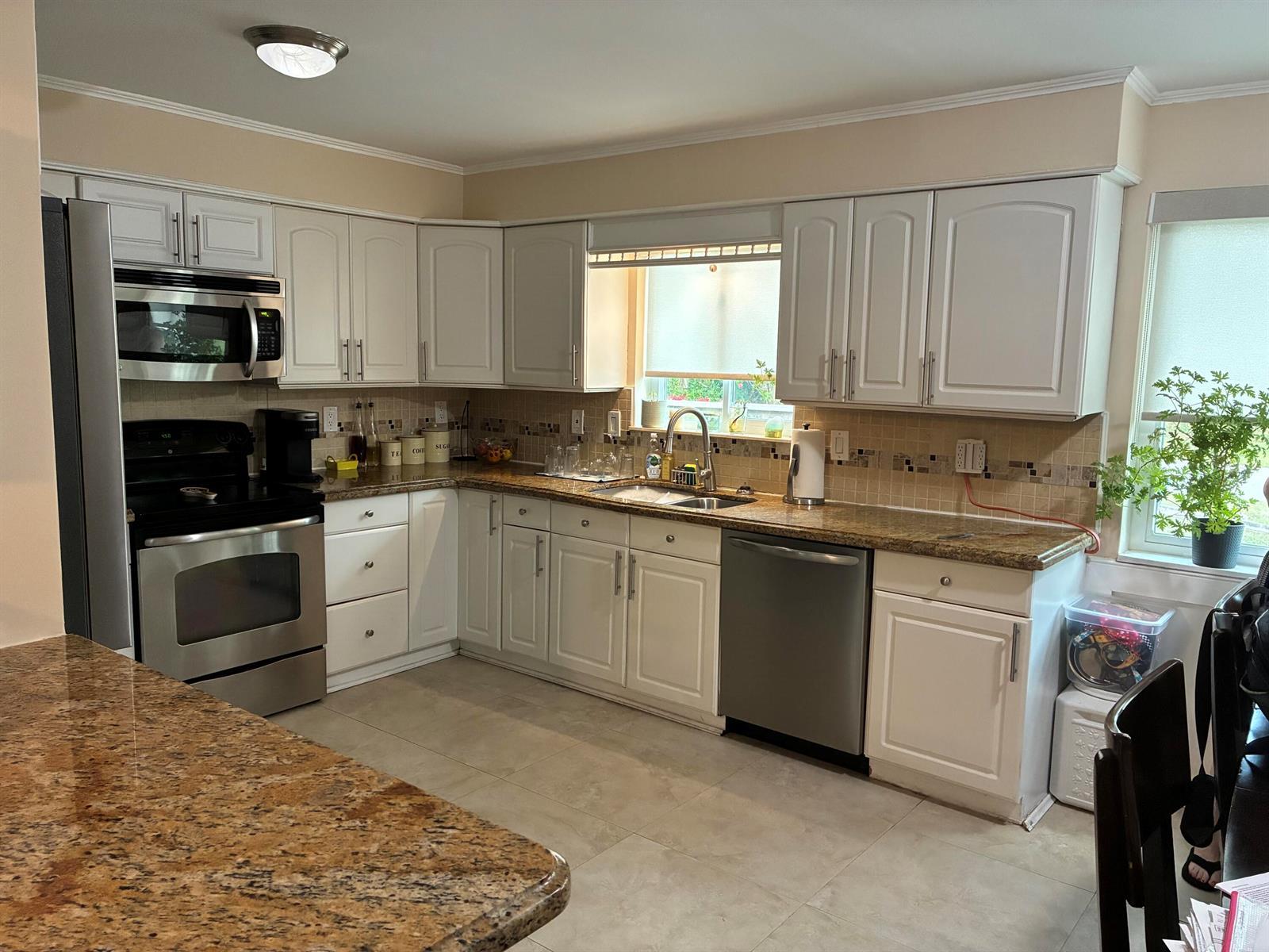 813 SE 10th Terrace Terrace, Deerfield Beach FL 33441 photo 3