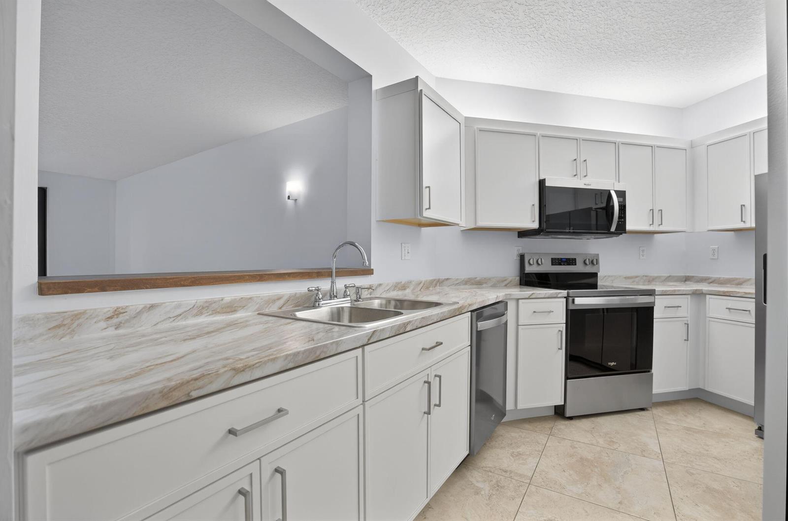 800 Uno Lago Drive # 102, Juno Beach FL 33408 photo 2