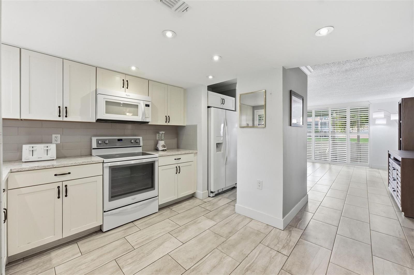 9460 Sunrise Lakes Boulevard # 112, Sunrise FL 33322 photo 3