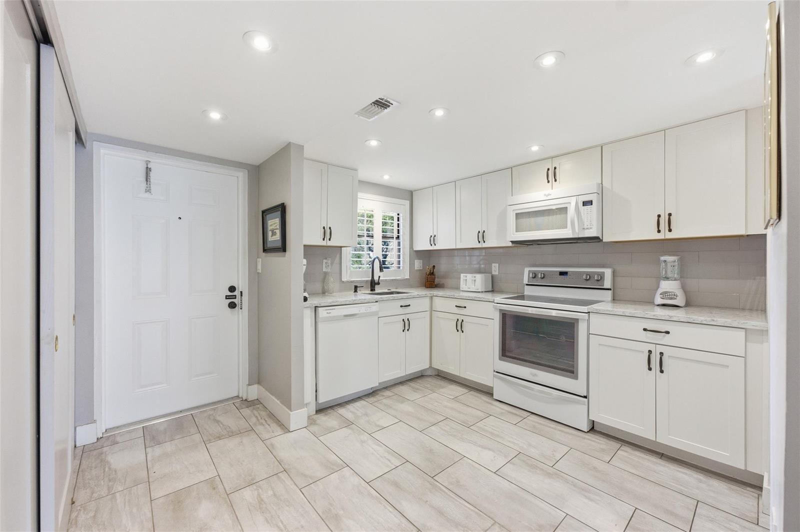 9460 Sunrise Lakes Boulevard # 112, Sunrise FL 33322