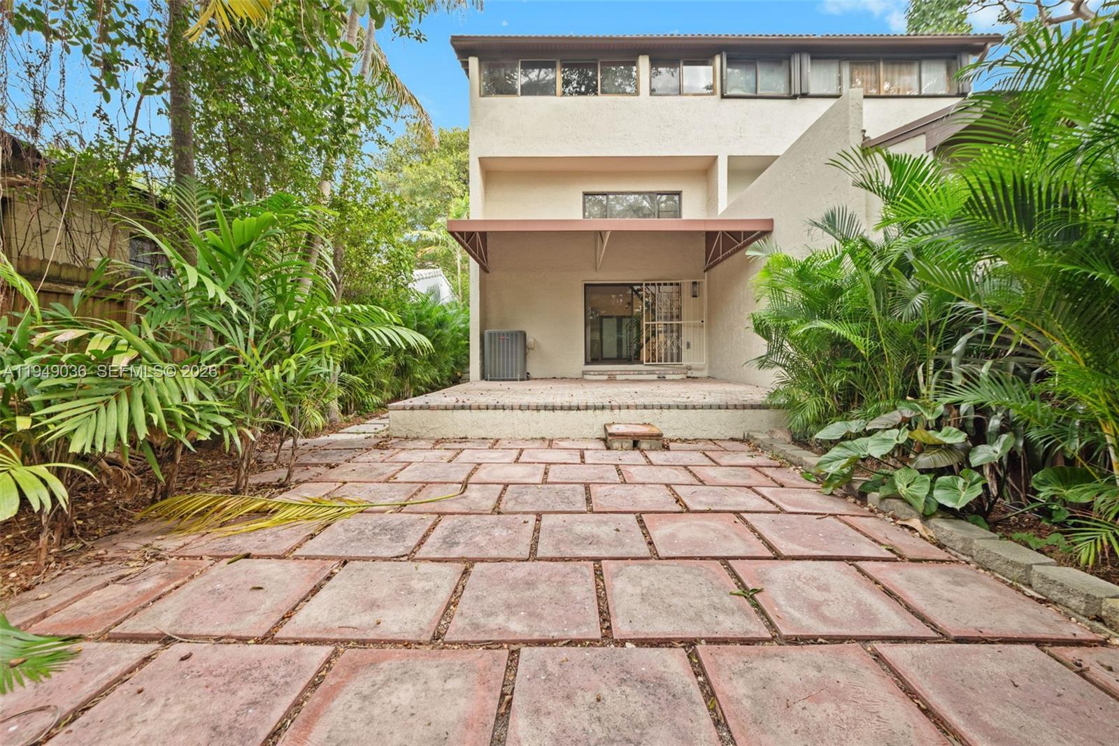 3076 Mcdonald St # B, Miami FL 33133