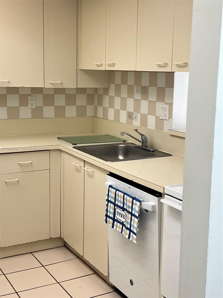 10431 N Kendall Dr # D314, Miami FL 33176 photo 3