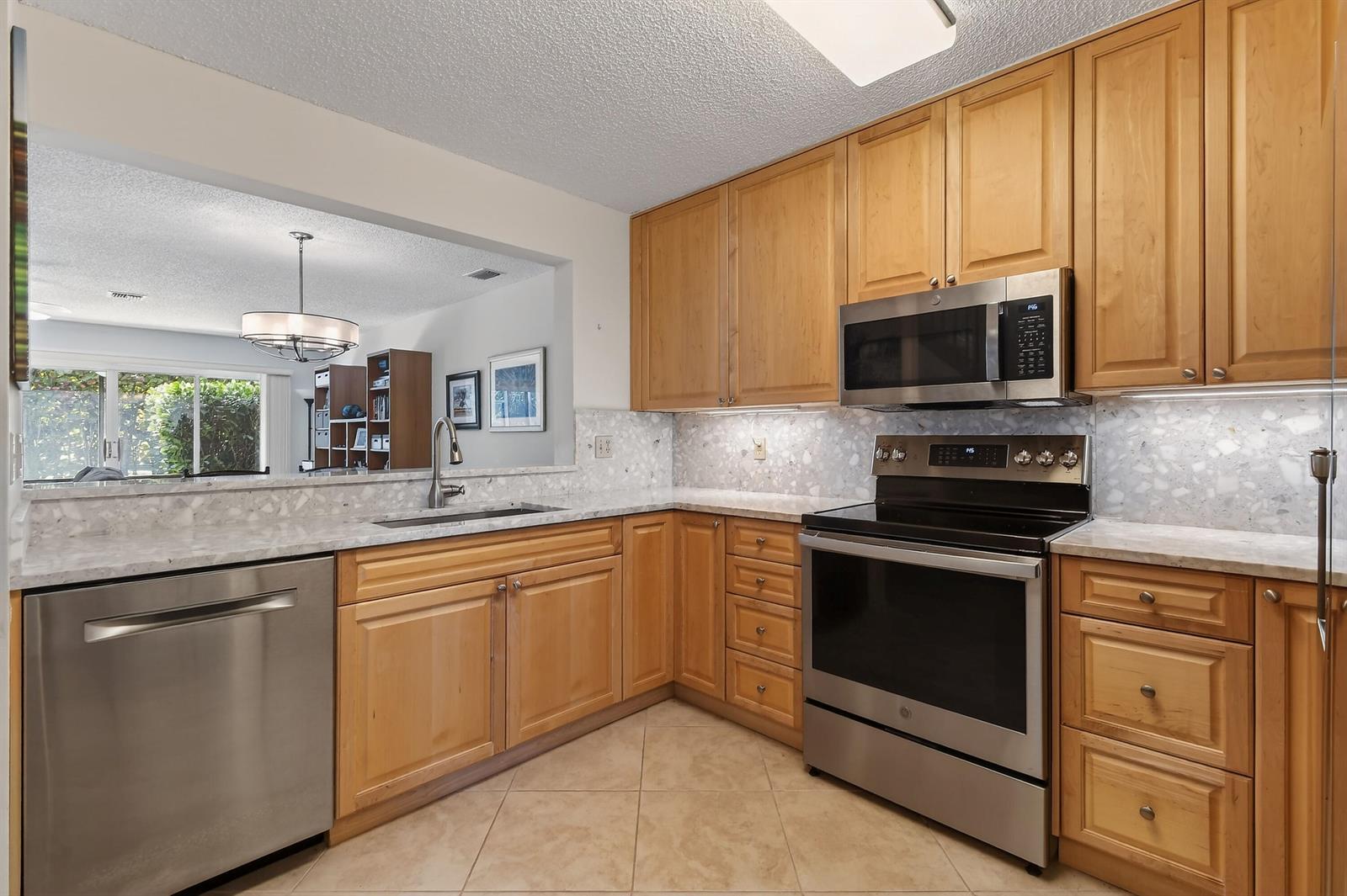 818 Ocean Dunes Circle, Jupiter FL 33477 photo 3