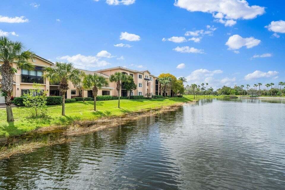 2725 Anzio Court # 304, Palm Beach Gardens FL 33410