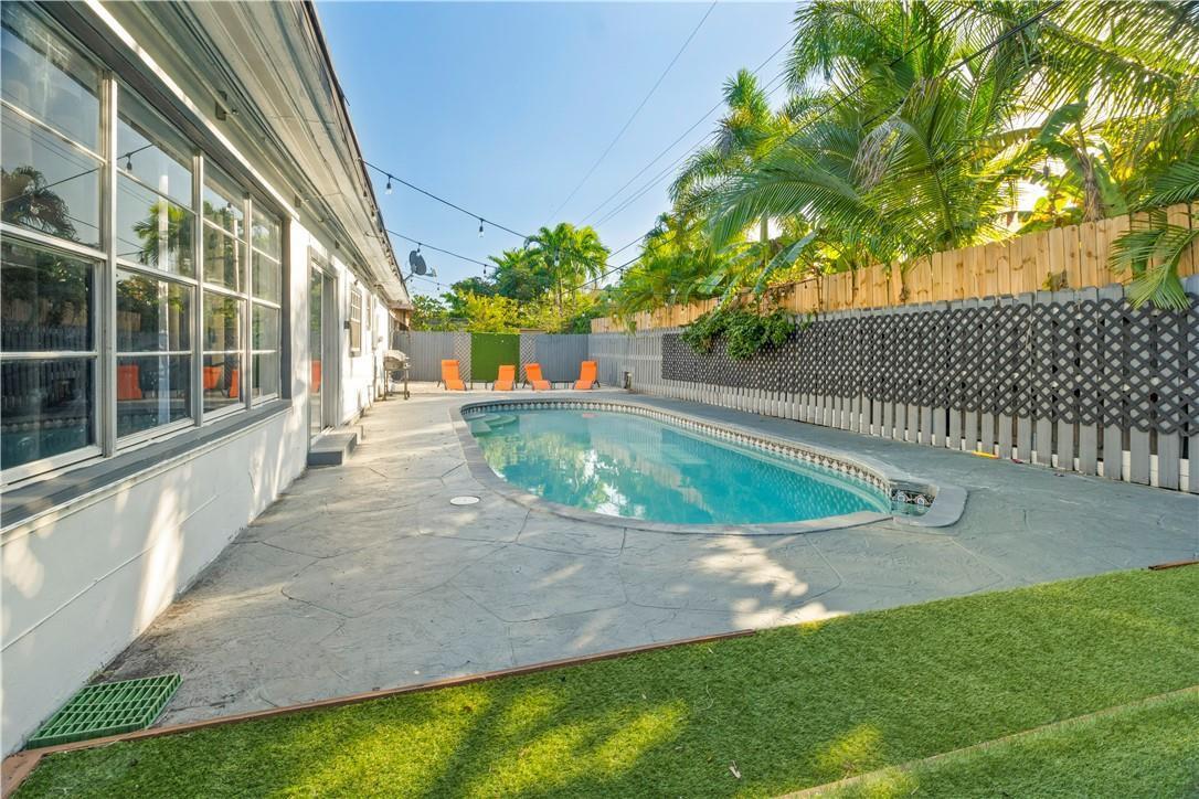 19340 NE 19 Avenue, North Miami Beach FL 33179 photo 3