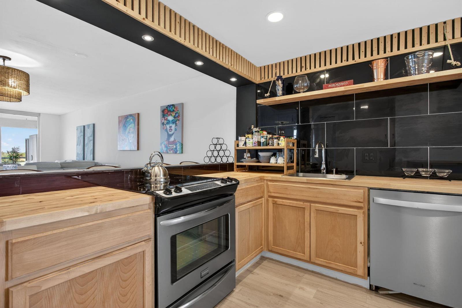 3960 Oaks Clubhouse Drive # 512, Pompano Beach FL 33069