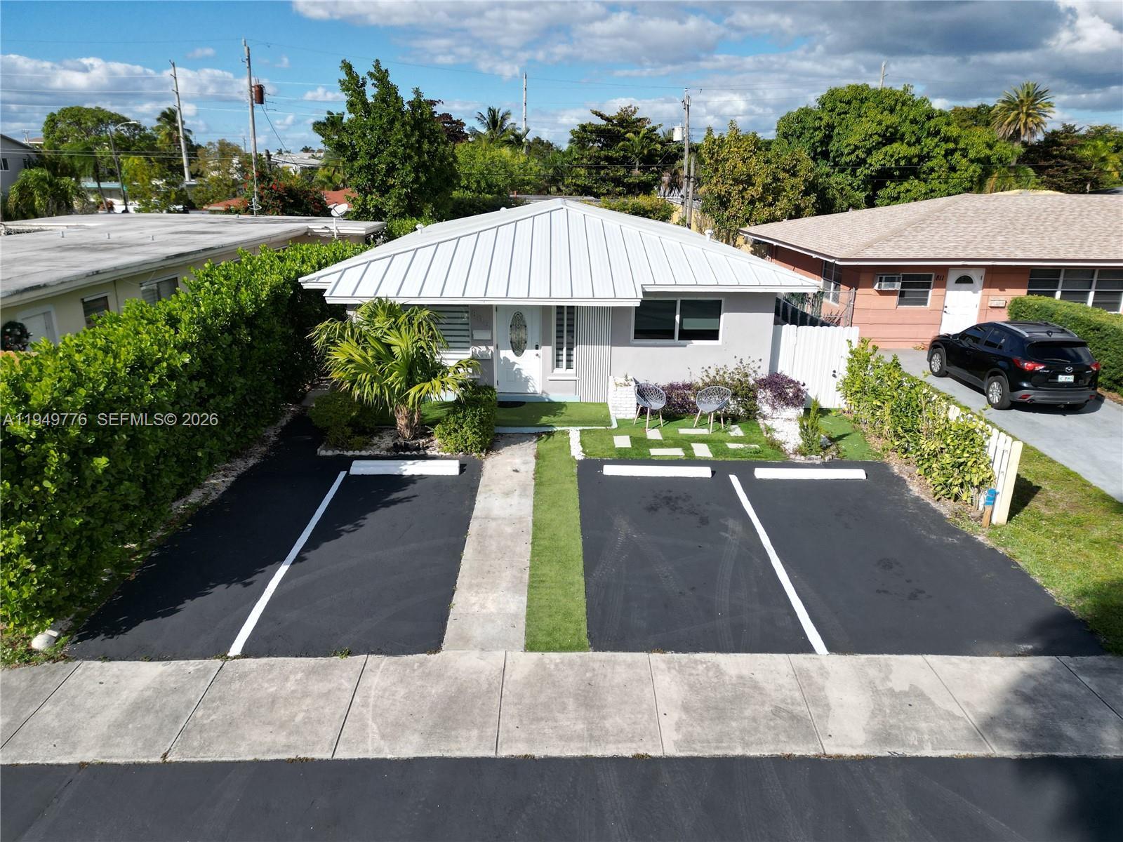 806 NE 6th St, Hallandale Beach FL 33009 photo 5