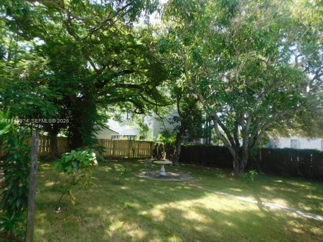 424 NE 72nd St, Miami FL 33138 photo 2
