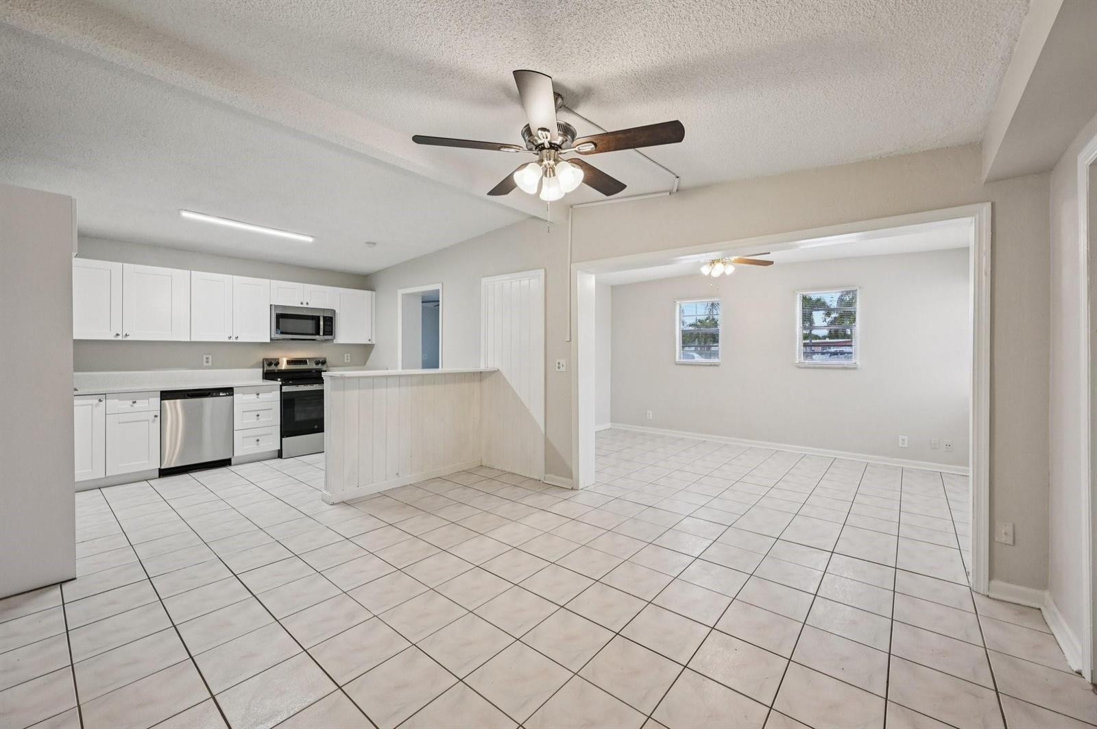 5618 Cinnamon Drive, West Palm Beach FL 33415 photo 5